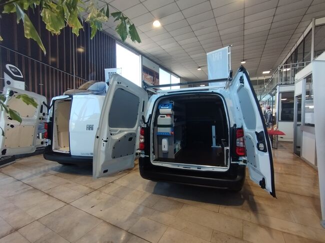 fourgon showroom arriere