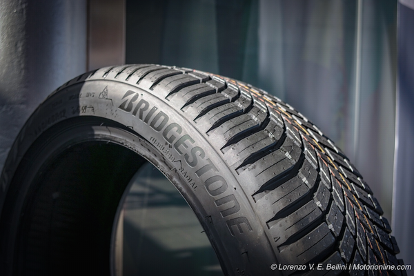 Bridgestone Pr sente Son Pneu Quatre Saisons